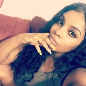 Meet your Posher, Nikia